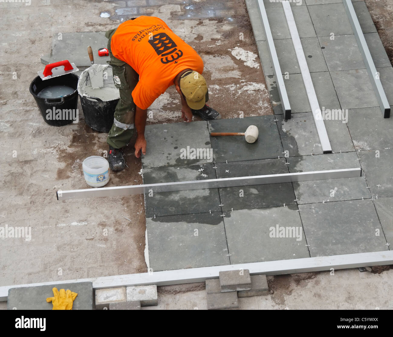 Laying paving stones hires stock photography and images Alamy