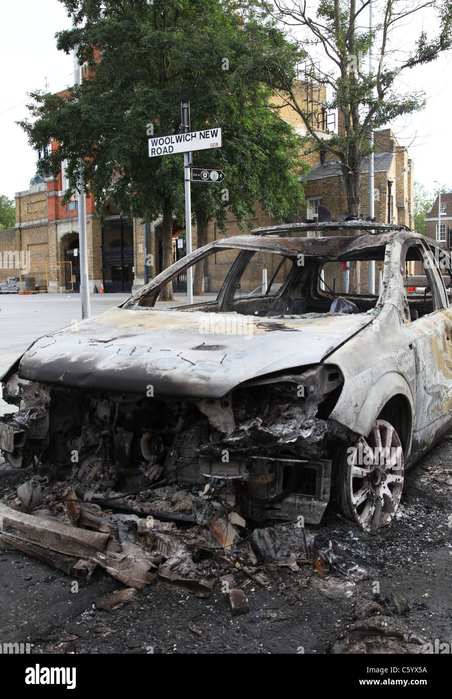 police car burnt out in woolwich street Stock Photo Alamy