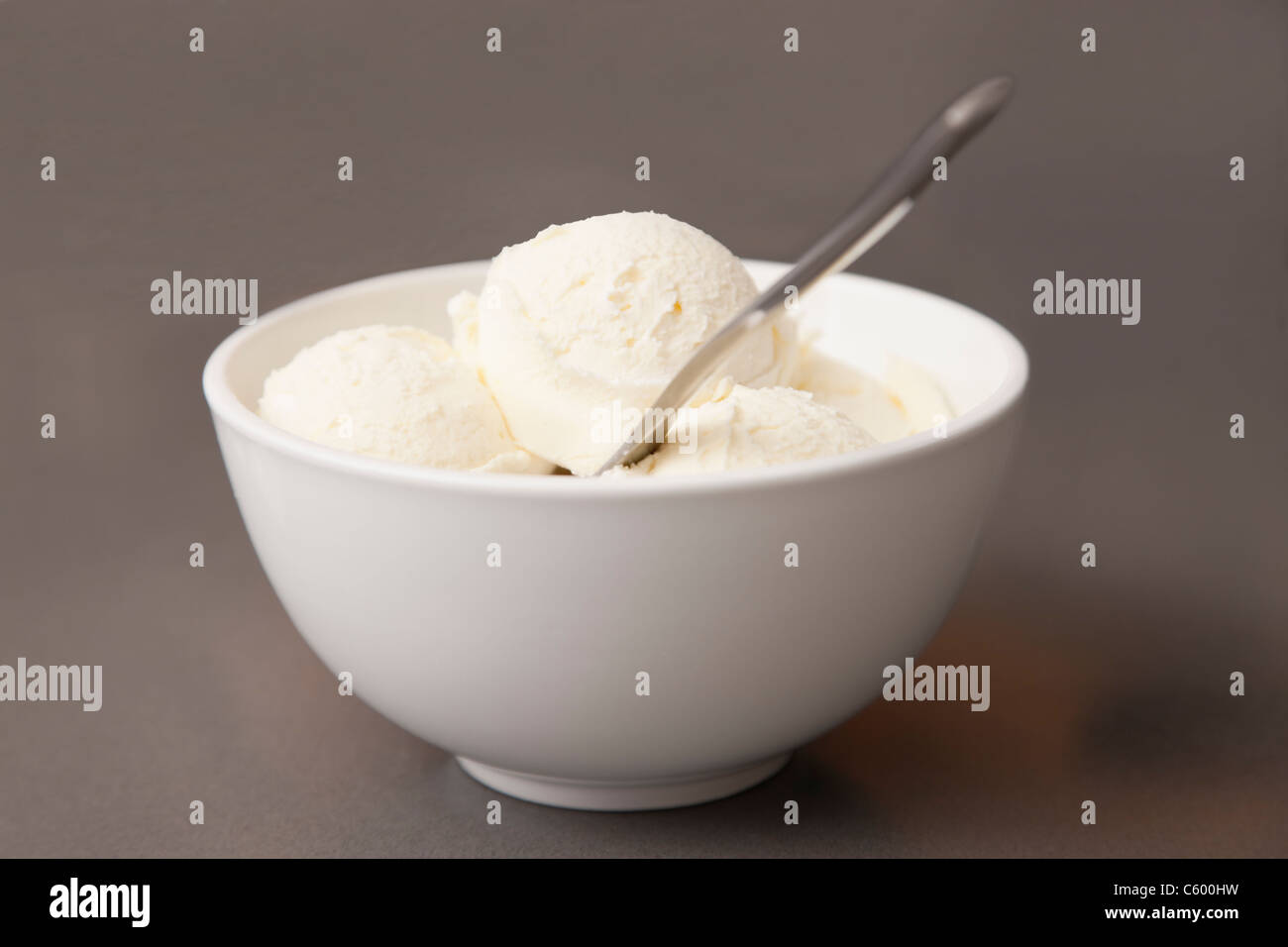 Bowl of vanilla ice cream Stock Photo - Alamy