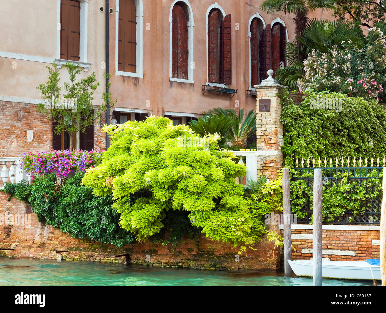 garden hires stock photography and images Alamy