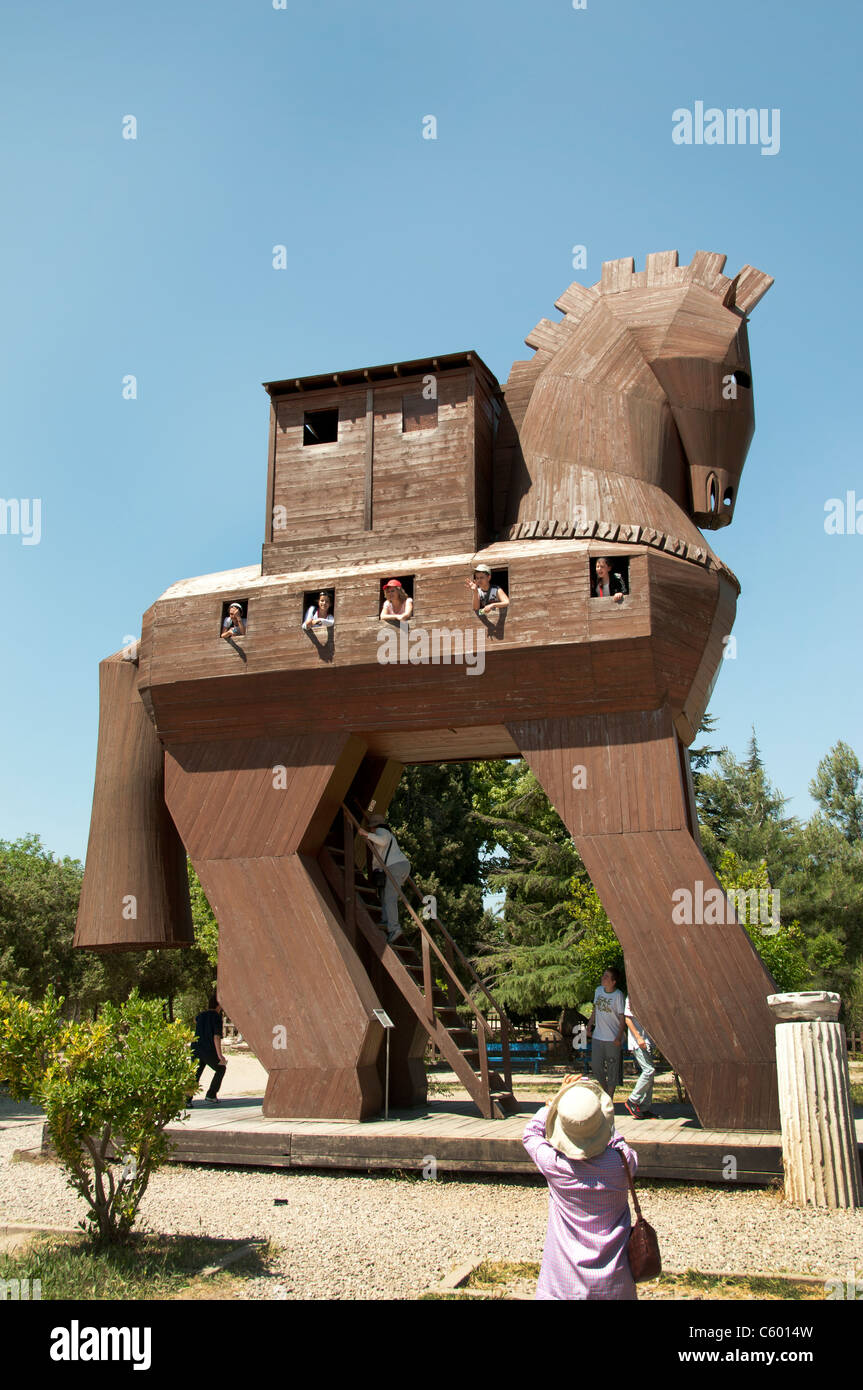 Réplica De Cavalo De Troia No Sítio Arqueológico De Troy Hisarlik