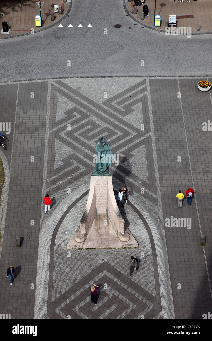 Tourists around the Statue of Leifr Eiricsson in the Square Below the Hallgrímskirkja Church Reykjavik Iceland Stock Photo