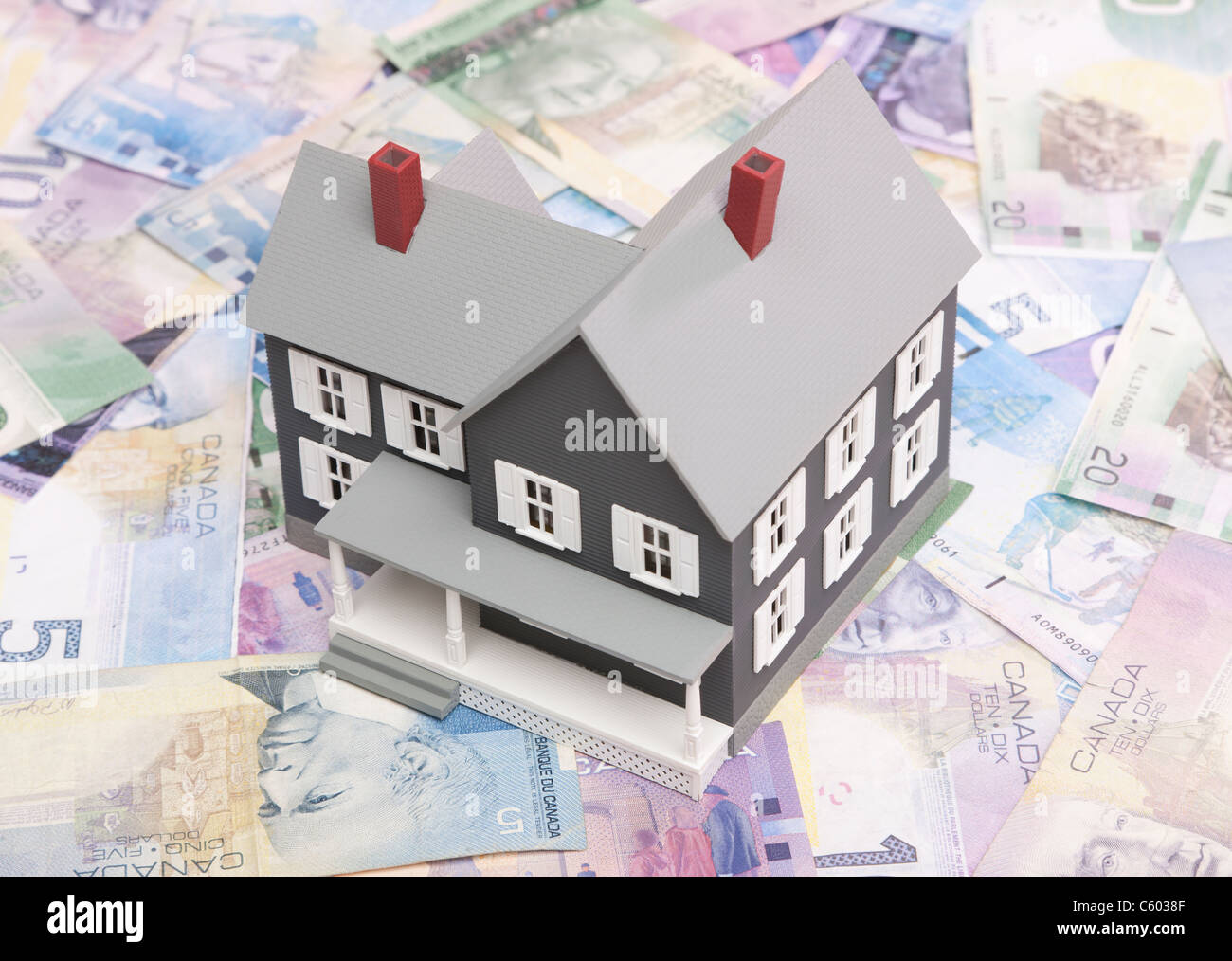 House with banknotes hi-res stock photography and images - Alamy