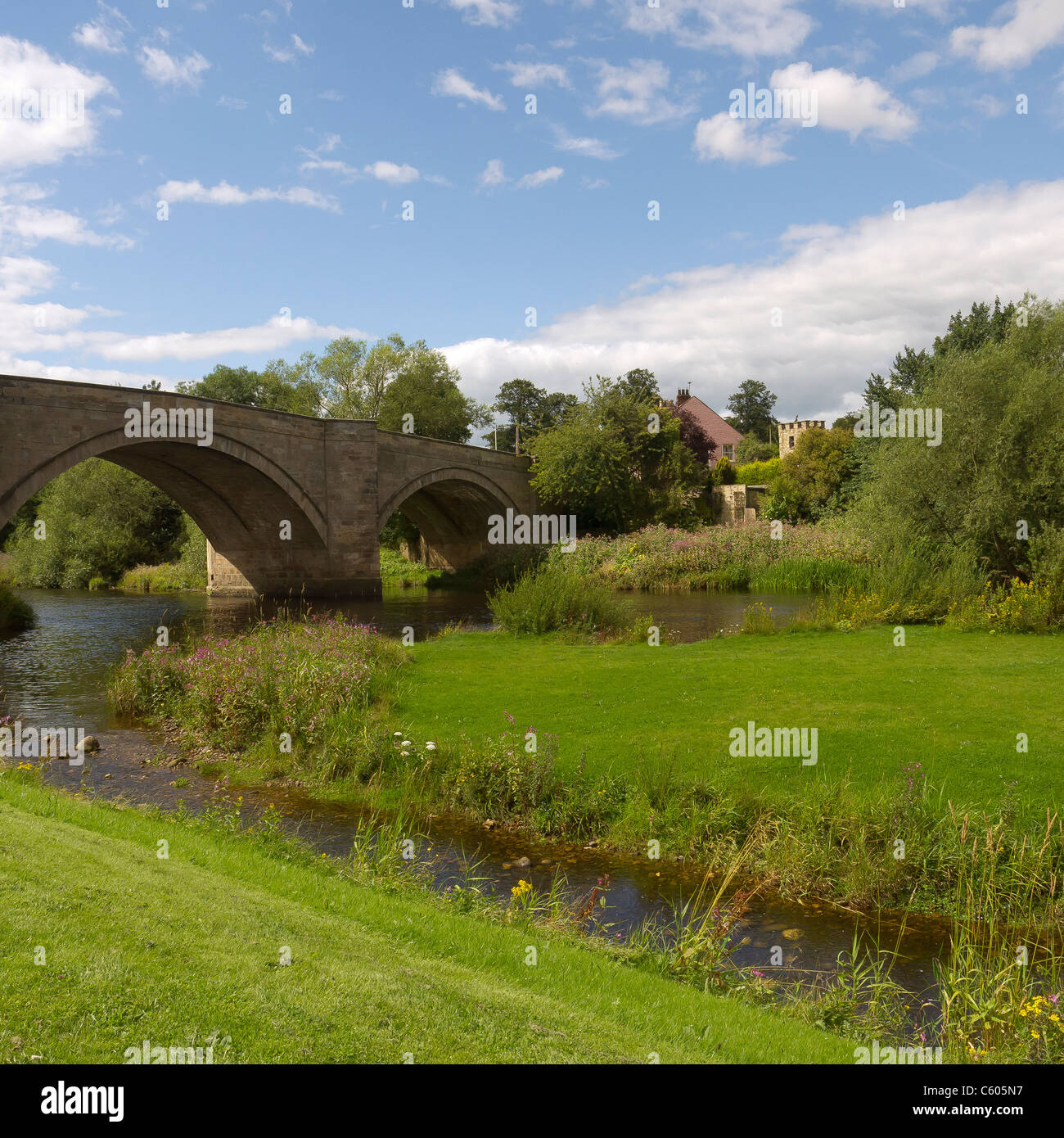 Three arched road bridge hi-res stock photography and images - Alamy