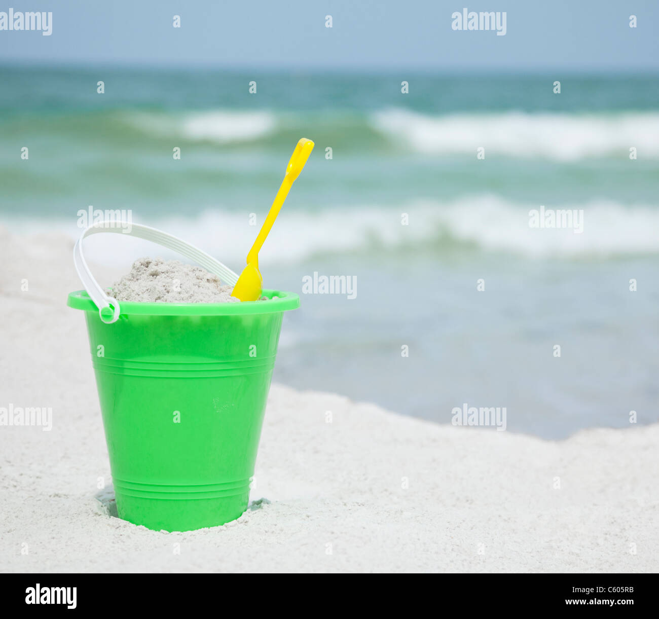 Sand pail and shovel hires stock photography and images Alamy