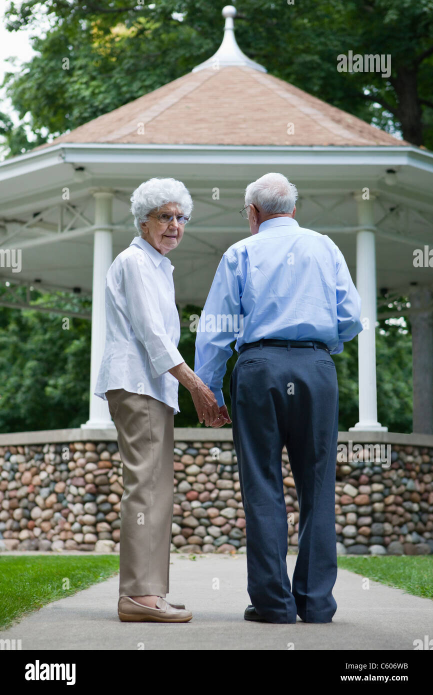 USA, Illinois, Metamora, Senior couple in park Stock Photo Alamy
