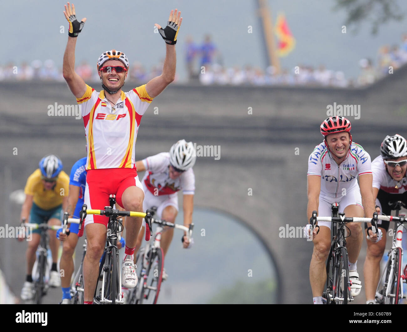 SAMUEL SANCHEZ CELEBRATES WIN MENS CYCLING ROAD RACE BEIJING  CHINA 09 August 2008 Stock Photo