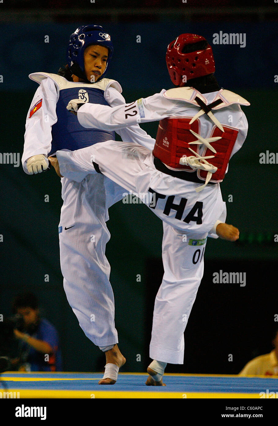 BUTTREE PUEDPONG & THI NGOC TR THAILAND V VIETNAM OLYMPIC STADIUM