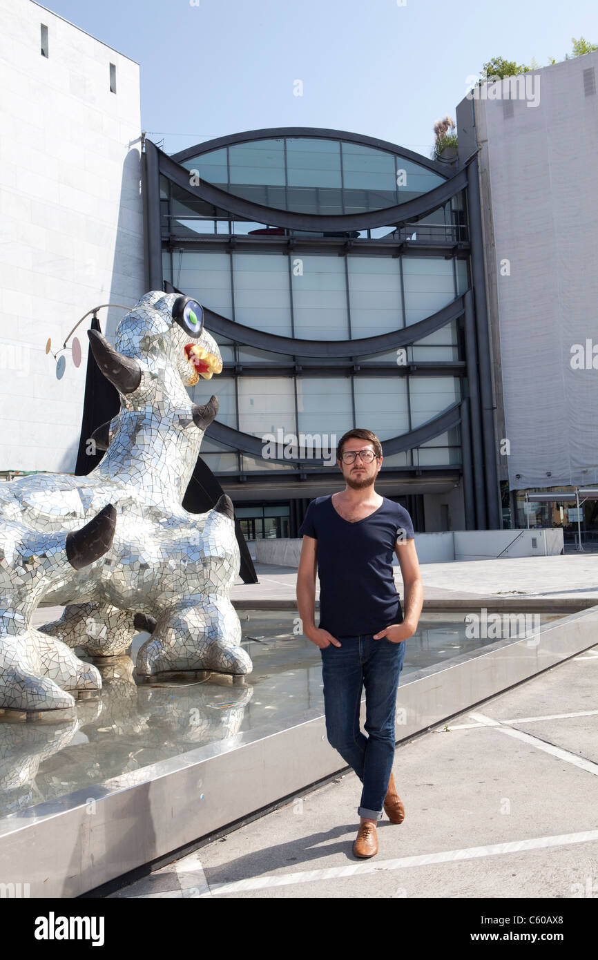 Nice contemporary and modern art museum hi-res stock photography and