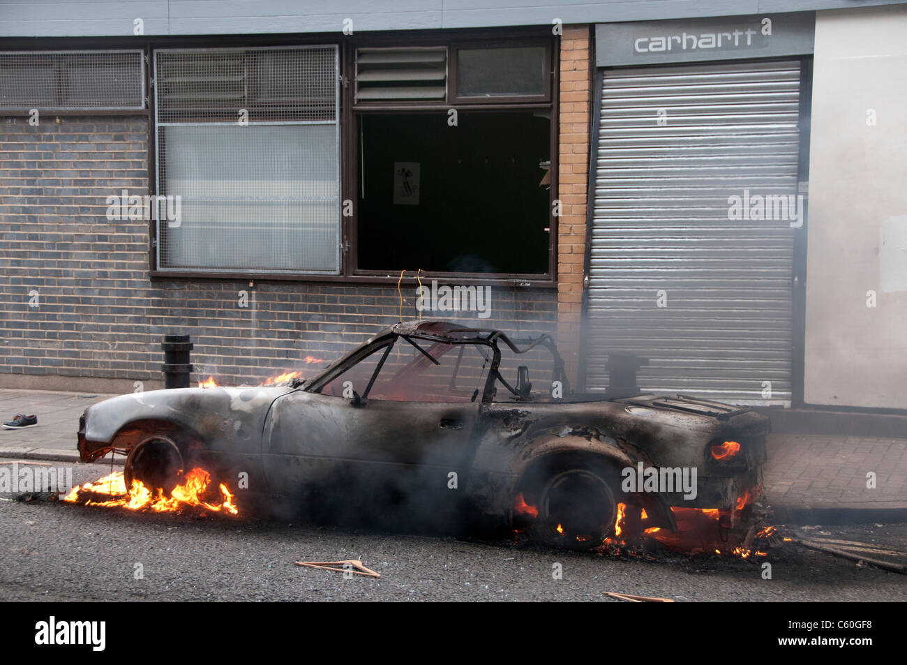 Burning car riot hi-res stock photography and images - Alamy