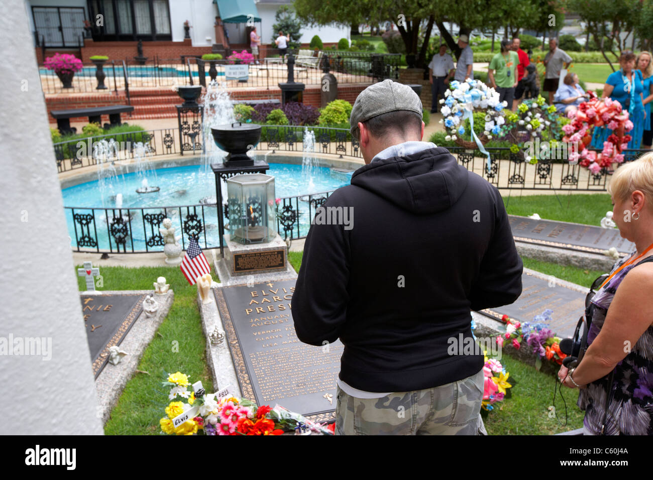 tourists visit elvis's grave in the meditation garden at graceland memphis tennessee usa Stock Photo