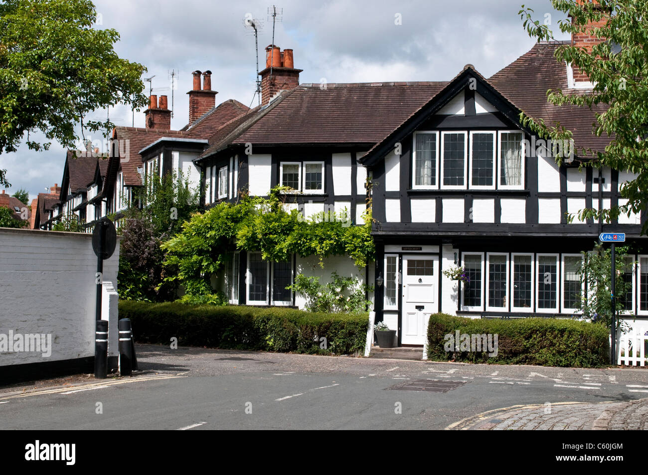 Tudor property uk hires stock photography and images Alamy