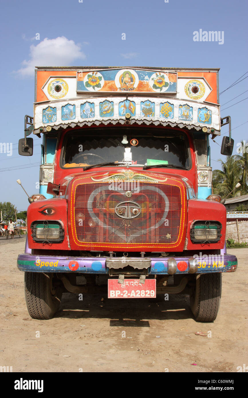 decorated-bhutanese-tata-truck-on-the-ro