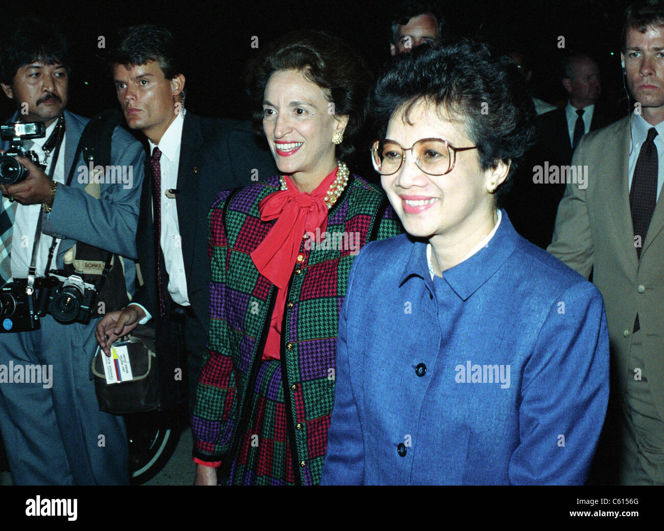 Philippine President Corazon C. Aquino 1933-2009 arriving at Andrews Air Force Base seven months after she led protests that ousted Ferdinand E. Marcos. Sept. 15 1986., Photo by:Everett Collection(BSLOC 2011 6 112) Stock Photo
