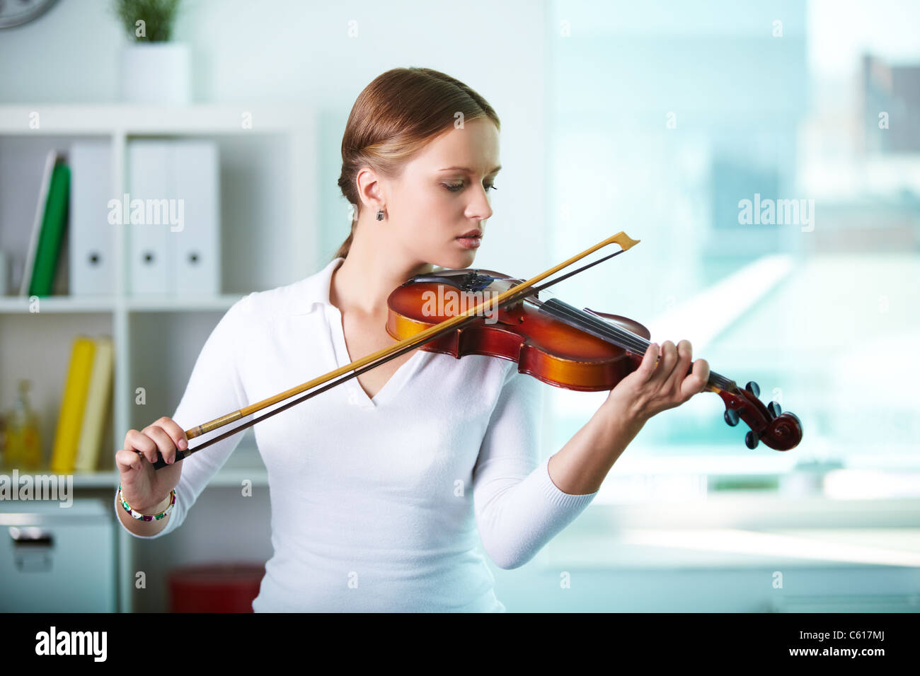 Portrait of a young female playing the violin Stock Photo - Alamy
