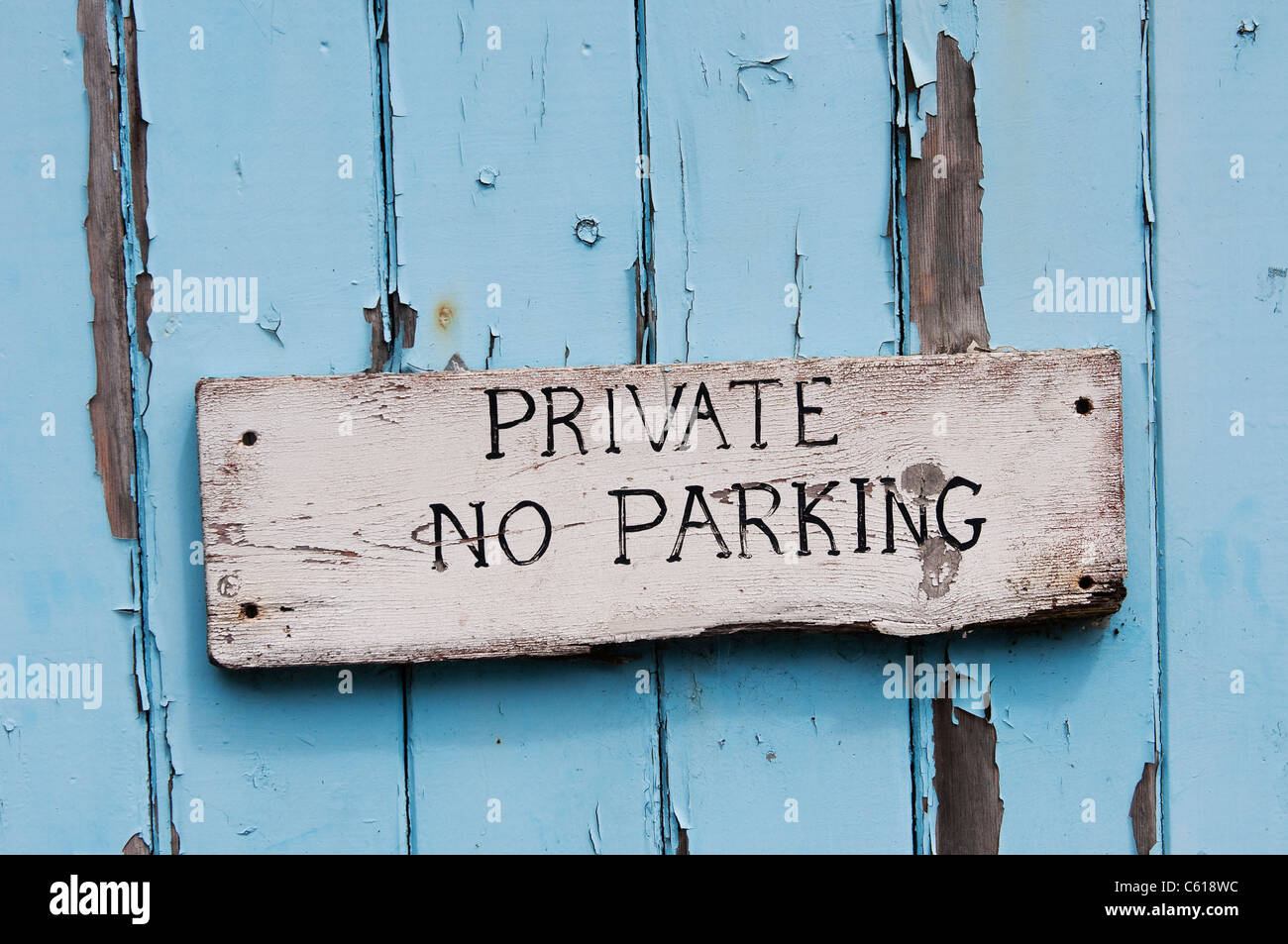 No parking warning signs hi-res stock photography and images - Alamy