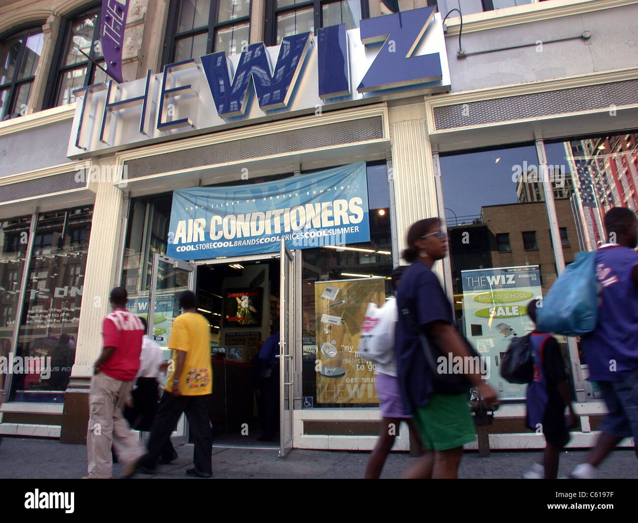 A Wiz Electronics Store On Sixth Ave Stock Photo Alamy A Wiz Electronics Store On Sixth Ave Stock Photo Alamy