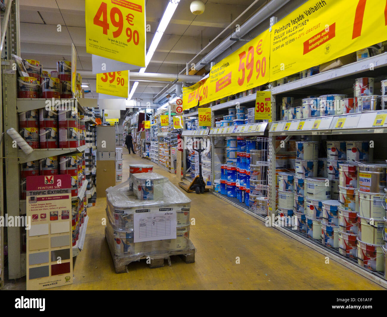 Paris, France, Wide Angle View, inside French Hardware Shops, Aisles, 'Castorama' Paints, COMMERCIAL INTERIORS, construction materials store Stock Photo