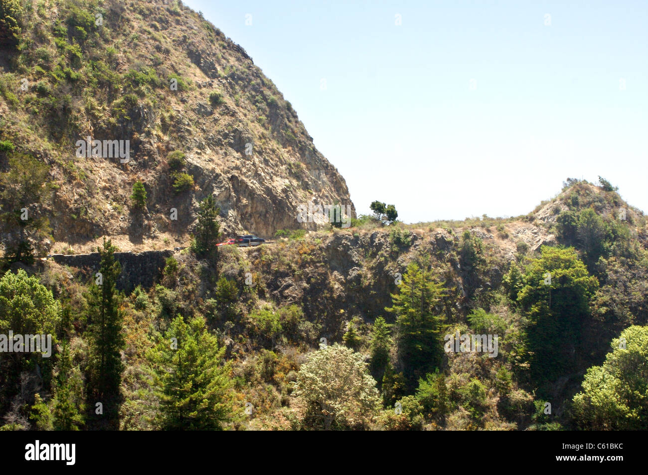 Near Big Sur cars pass along highway 1 in California Stock Photo - Alamy