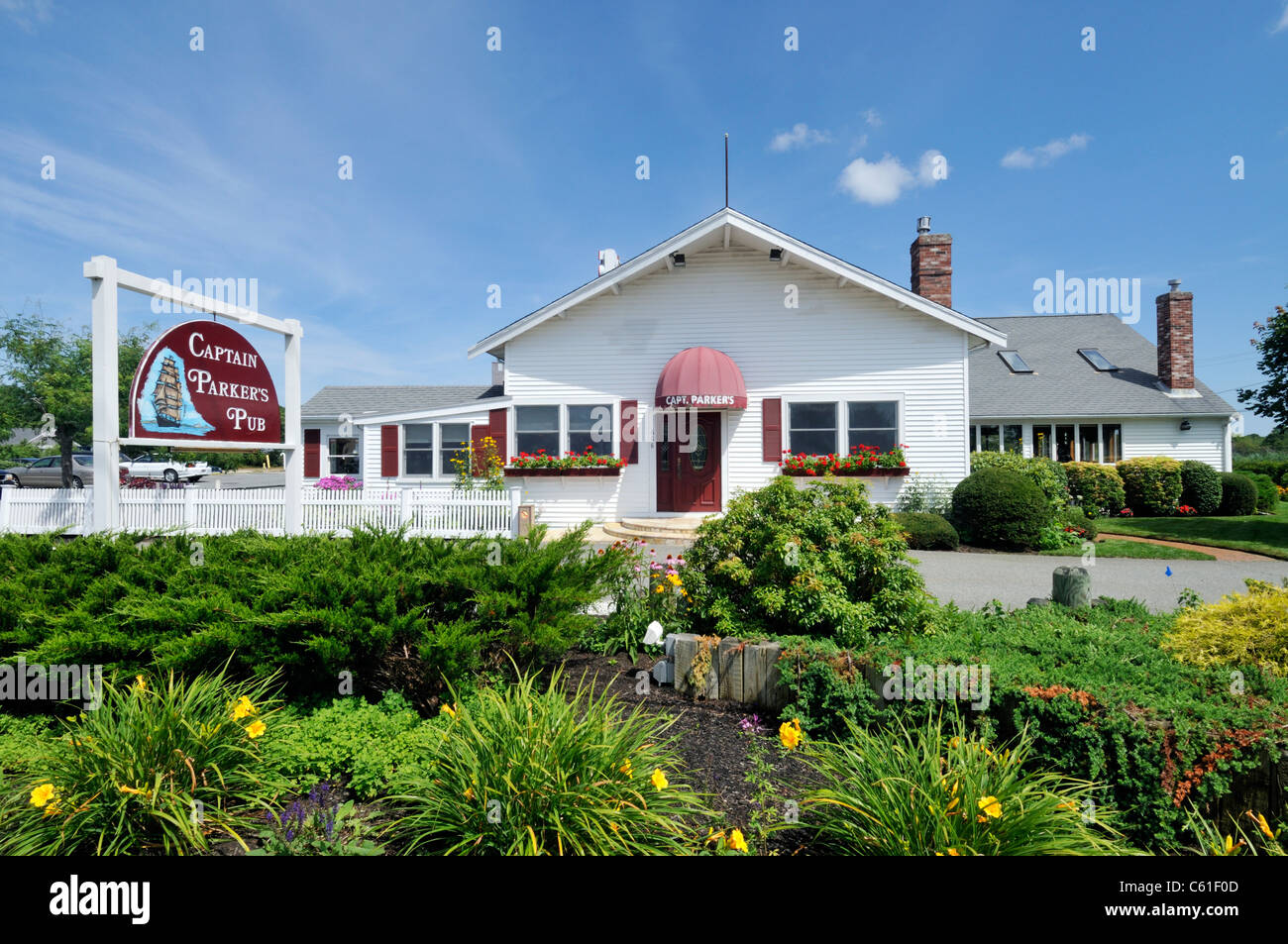 Exterior of Captain Parkers Pub restaurant on route 28 in Yarmouth, Cape Cod, USA well known for clam chowder Stock Photo