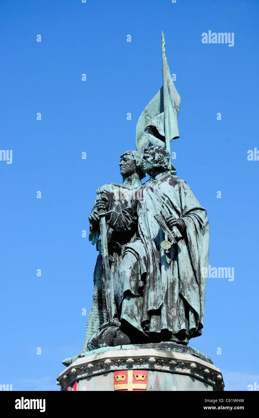 Bruges / Brugge, Flanders, Belgium. Markt - main market square. Statue of Pieter de Coninck and Jan Breidel Stock Photo