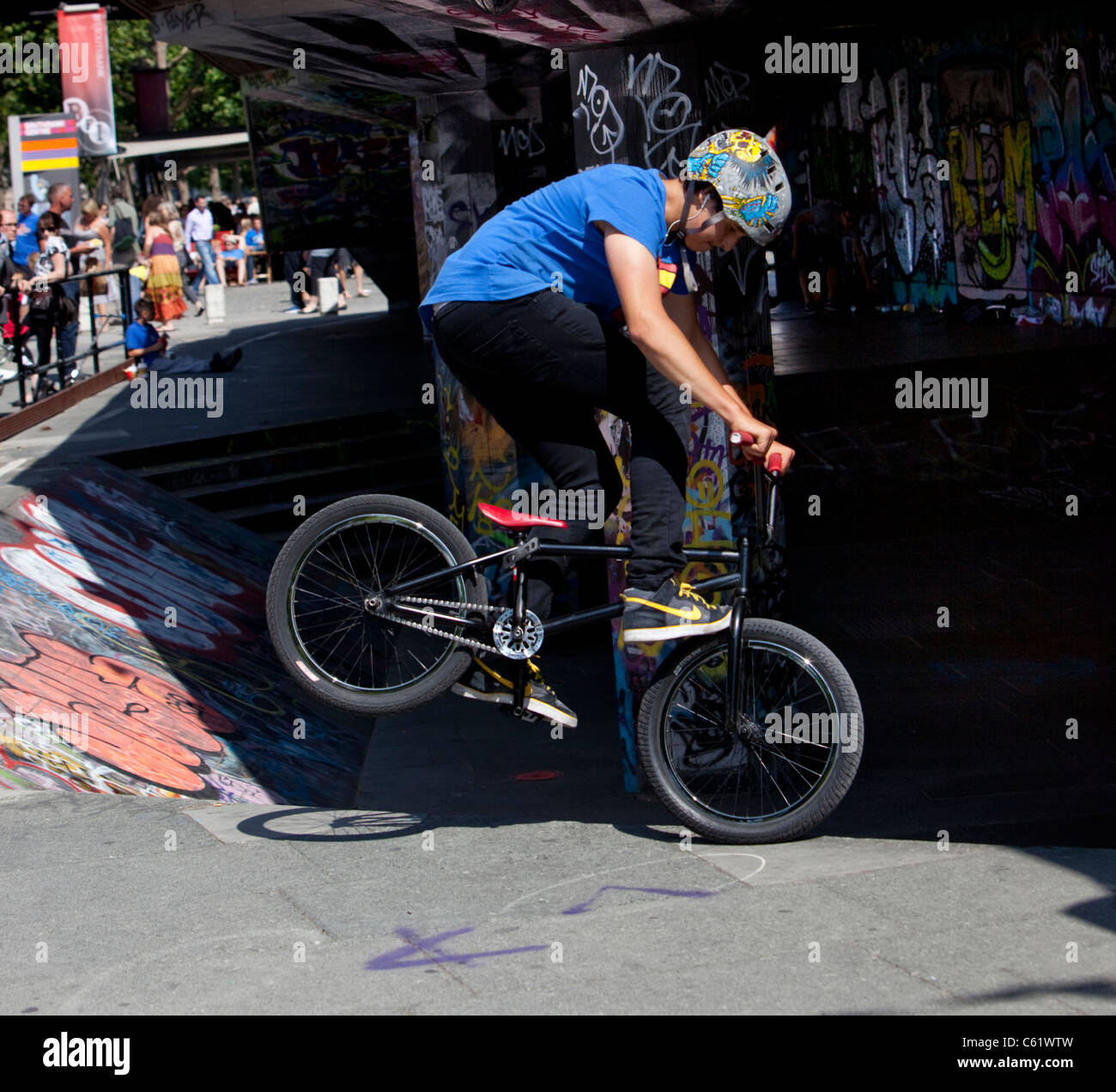 Bmx bike stunts hires stock photography and images Alamy