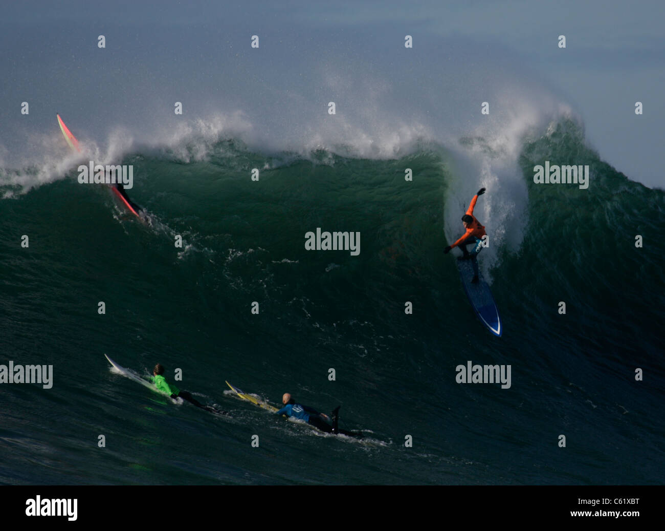 Big wave surfing Mavericks wetsuit Pacific ocean monster wave tide tsunami surf board whitewater