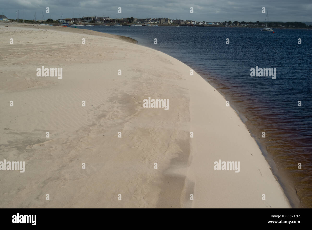 Sweeping curve of the sandy beach at Findhorn bay Stock Photo