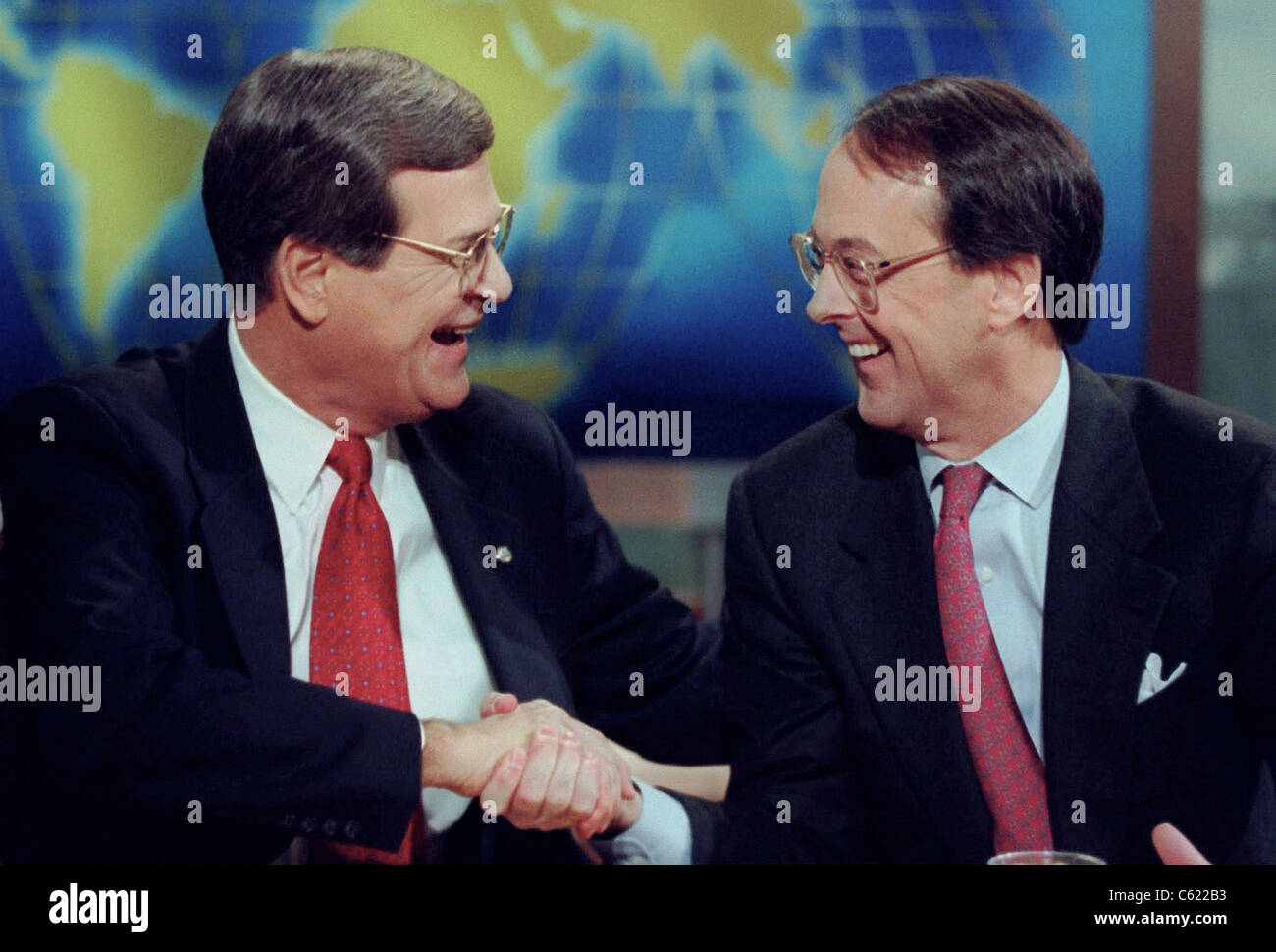 Senate Majority Leader Trent Lott (R-MS) shakes hands with White House Chief of Staff Erskine Bowles Stock Photo