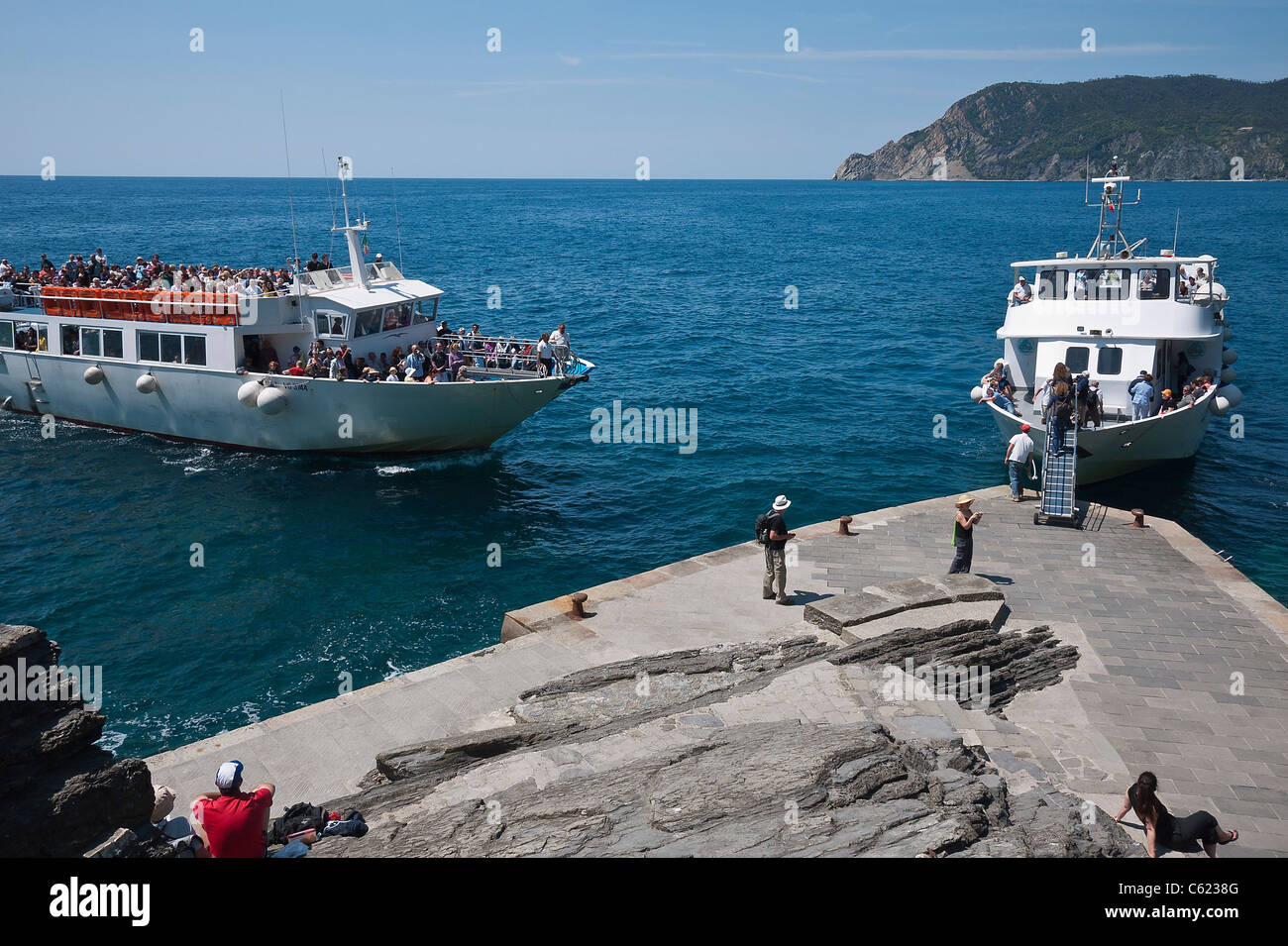Cinque terre ferry boat hires stock photography and images Alamy