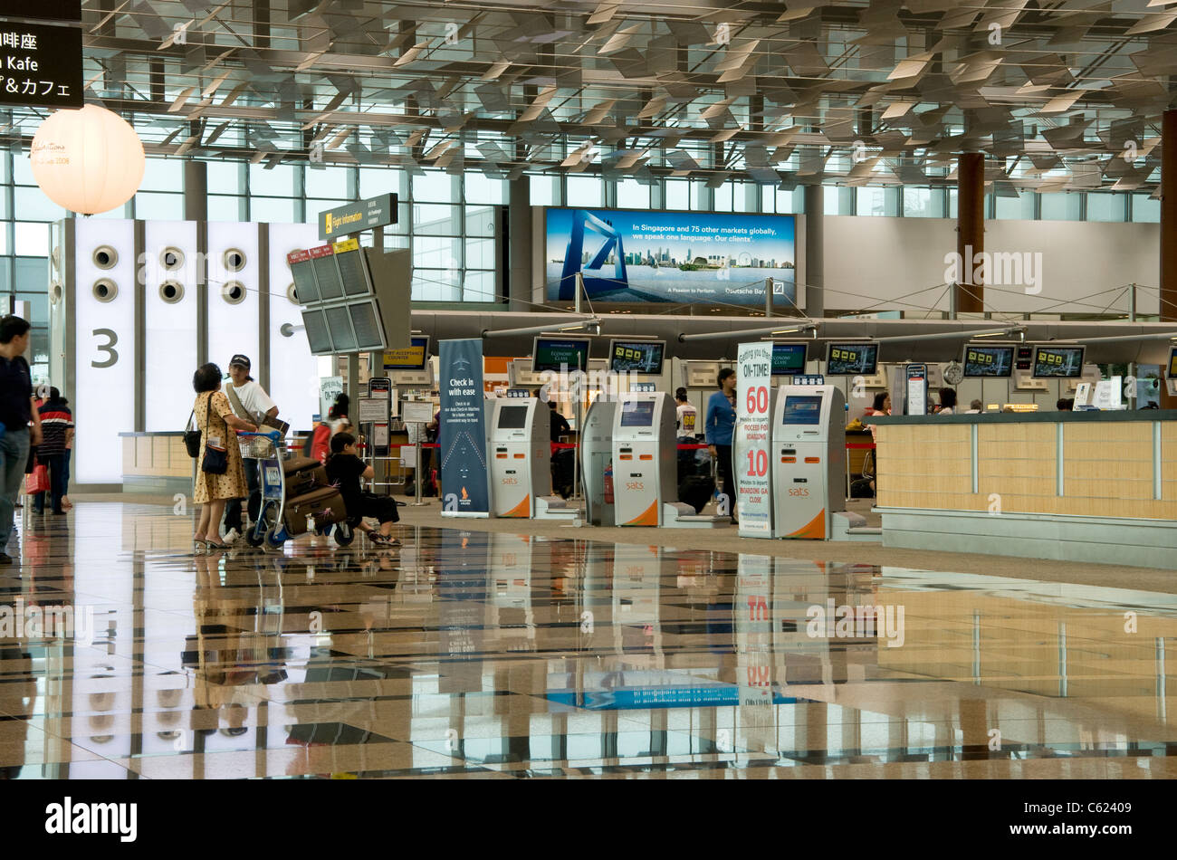 Auto check-in machines in the departure hall, Changi Airport Terminal 3, Singapore Stock Photo