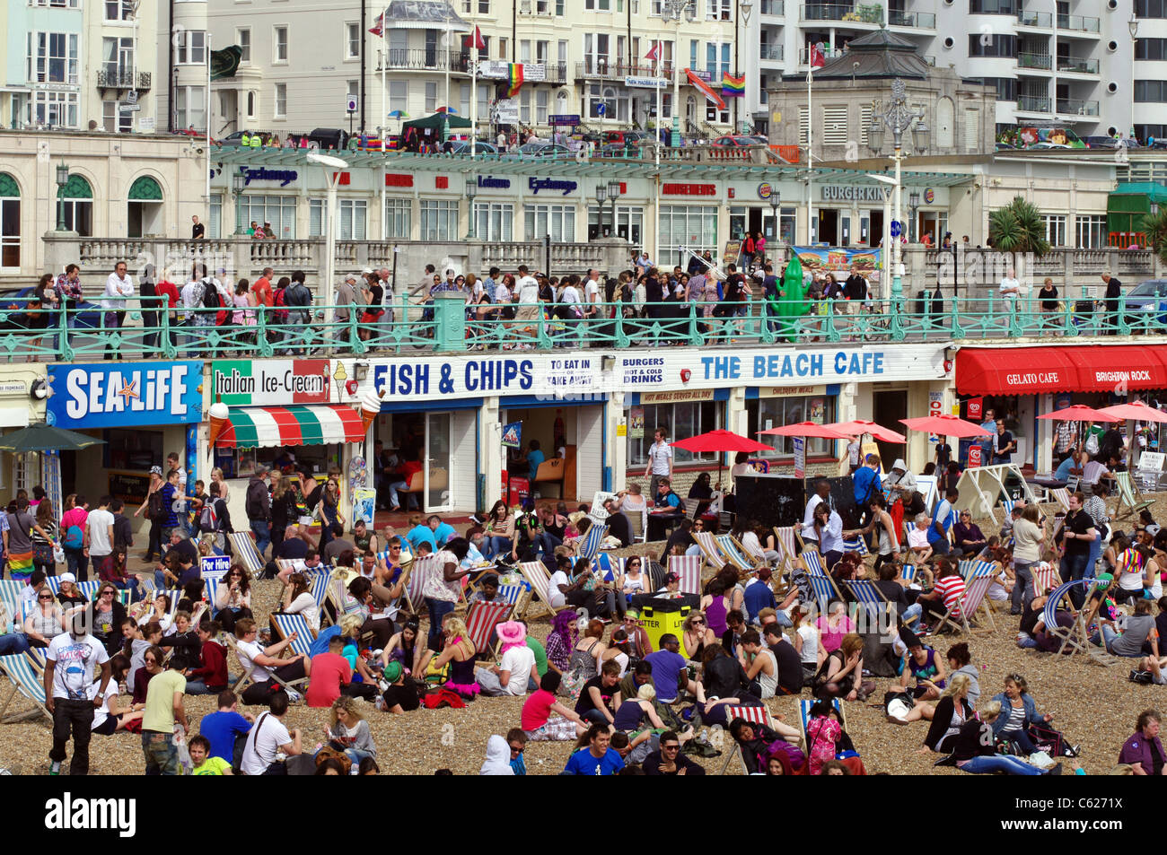 Packed brighton beach hi res stock photography and images Alamy