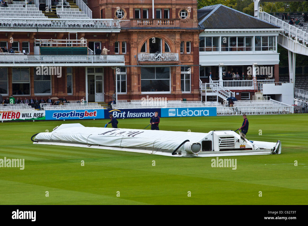 https://c8.alamy.com/comp/C6273T/hover-cover-at-lords-cricket-ground-C6273T.jpg