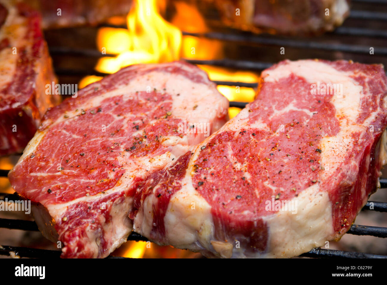 Steaks on bbq Stock Photo Alamy
