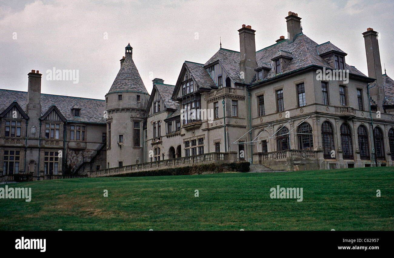 Dark Shadows Collinwood Mansion in Collinsport, Maine USA Stock Photo -  Alamy