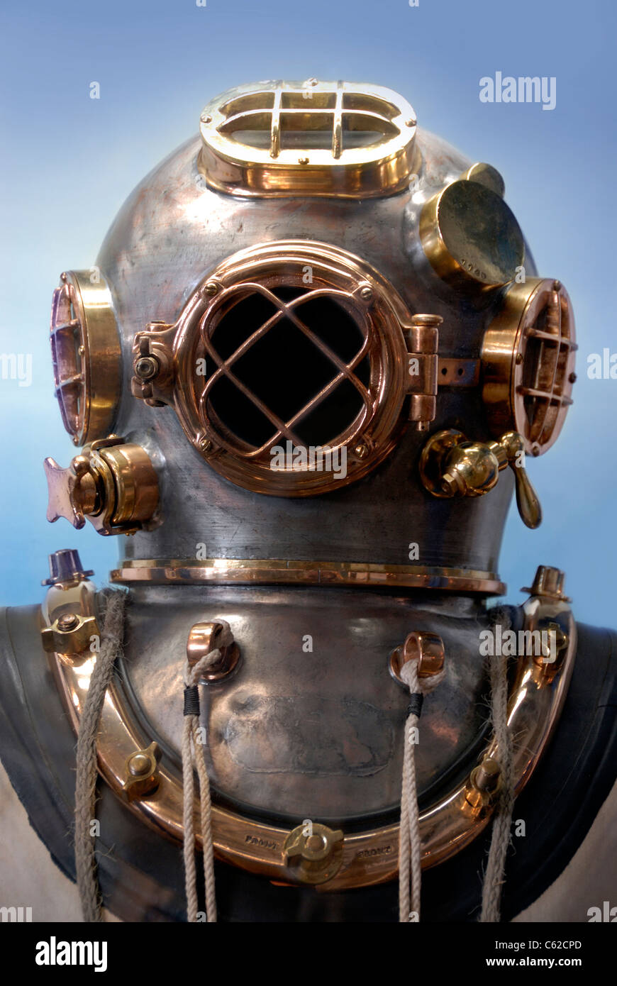 Deep diver helmet hi-res stock photography and
