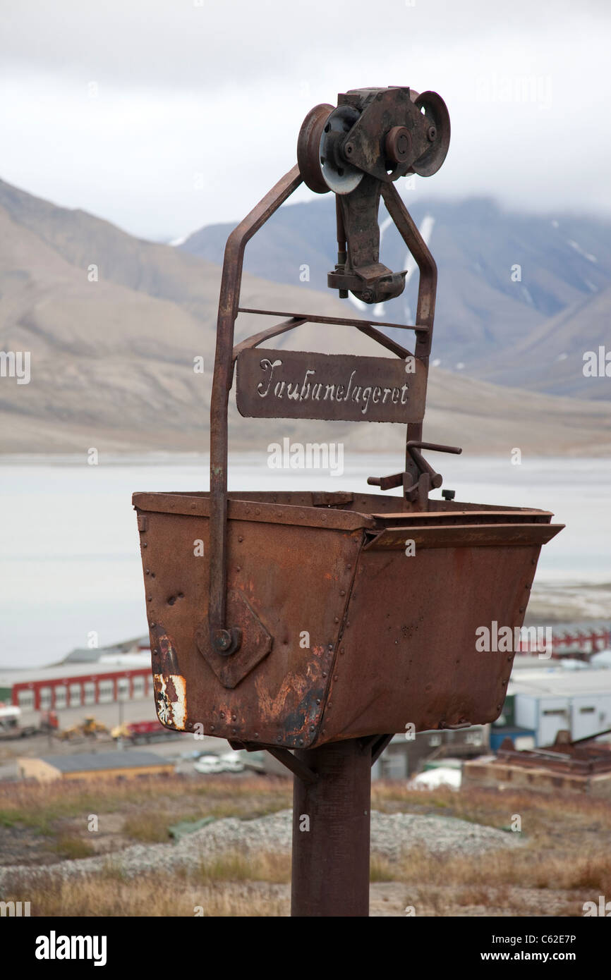 Image shows Longyearbyen, the largest settlement of Svalbard archipelago, Norway. Photo:Jeff Gilbert Stock Photo
