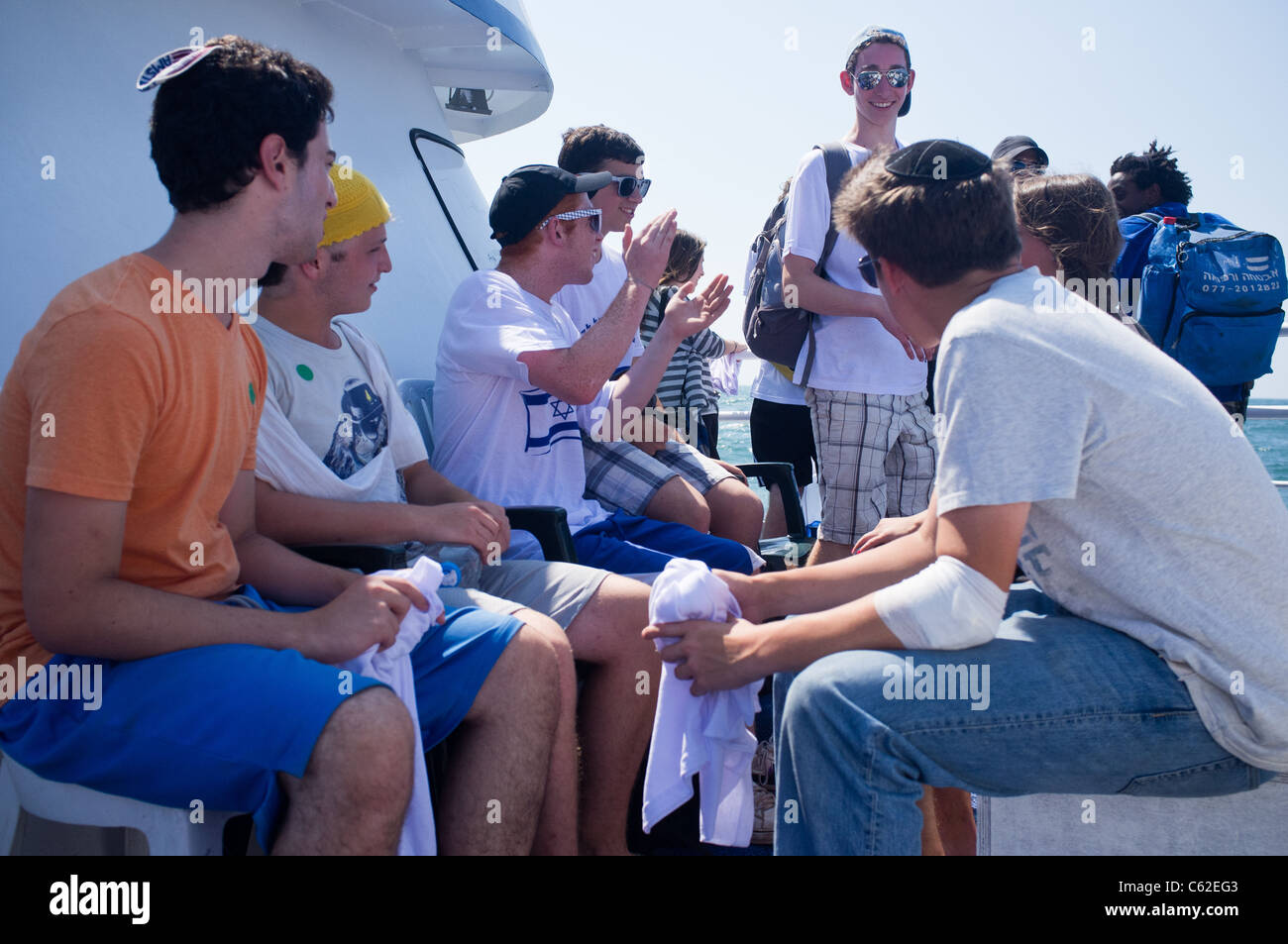 Jewish youths from around the world take part in the 'Blue and White Flotilla'. Mediterranean, Israel. 14/08/2011. Stock Photo