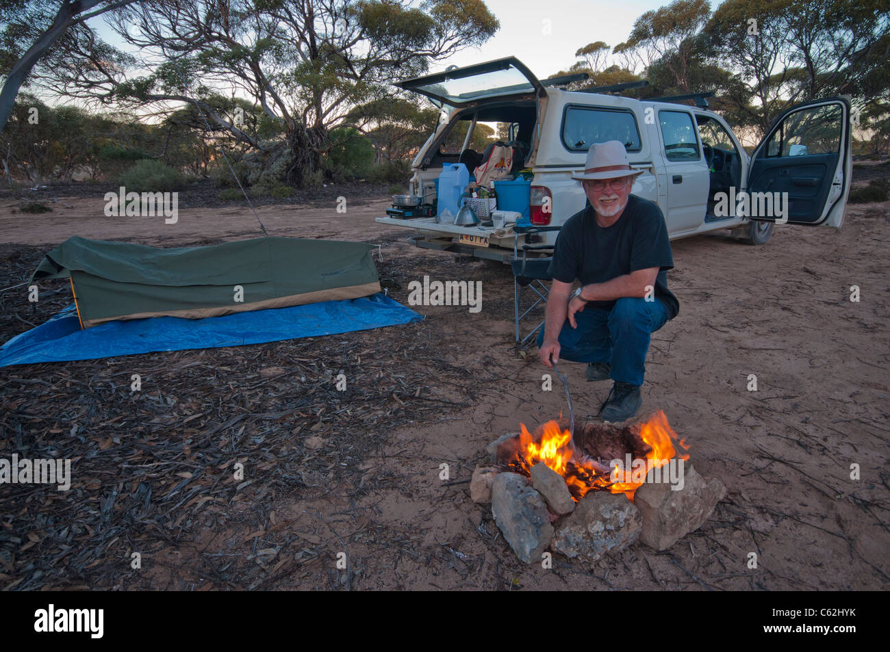Swag australian outback hires stock photography and images Alamy