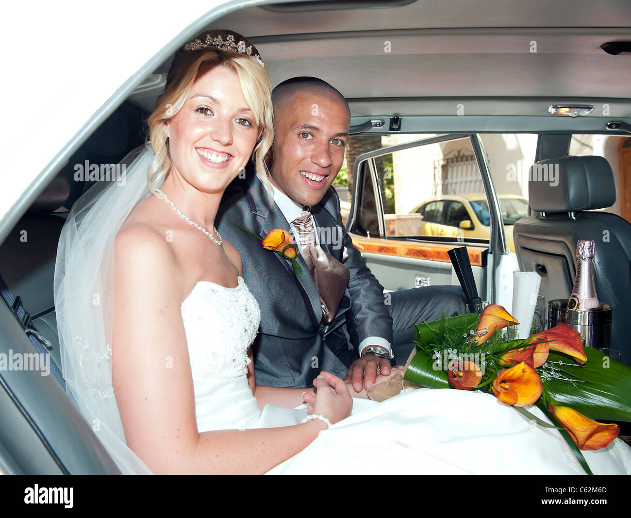 Car kissing bride groom hi-res stock photography and images - Alamy
