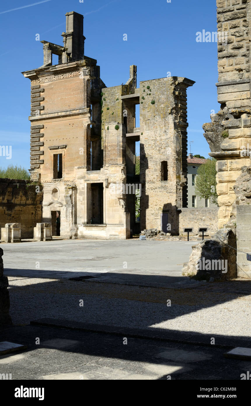 Interior Courtyard of the Ruined Renaissance Château of La Tour d'Aigues, or La Tour-d'Aigues, in the Luberon, Provence, France Stock Photo