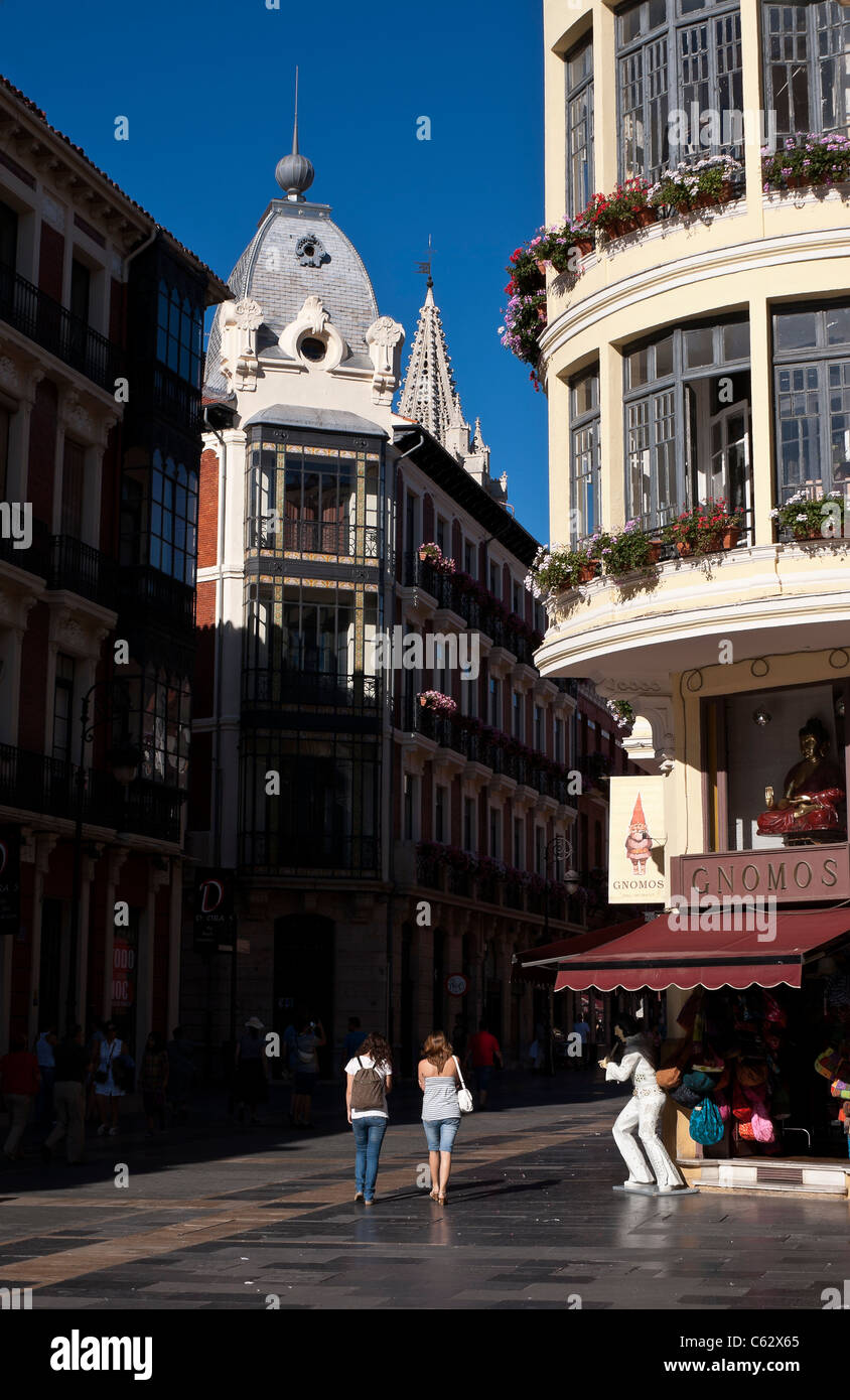 The 'Calle Ancha' (large street) in the city of Leon in the north of Spain Stock Photo