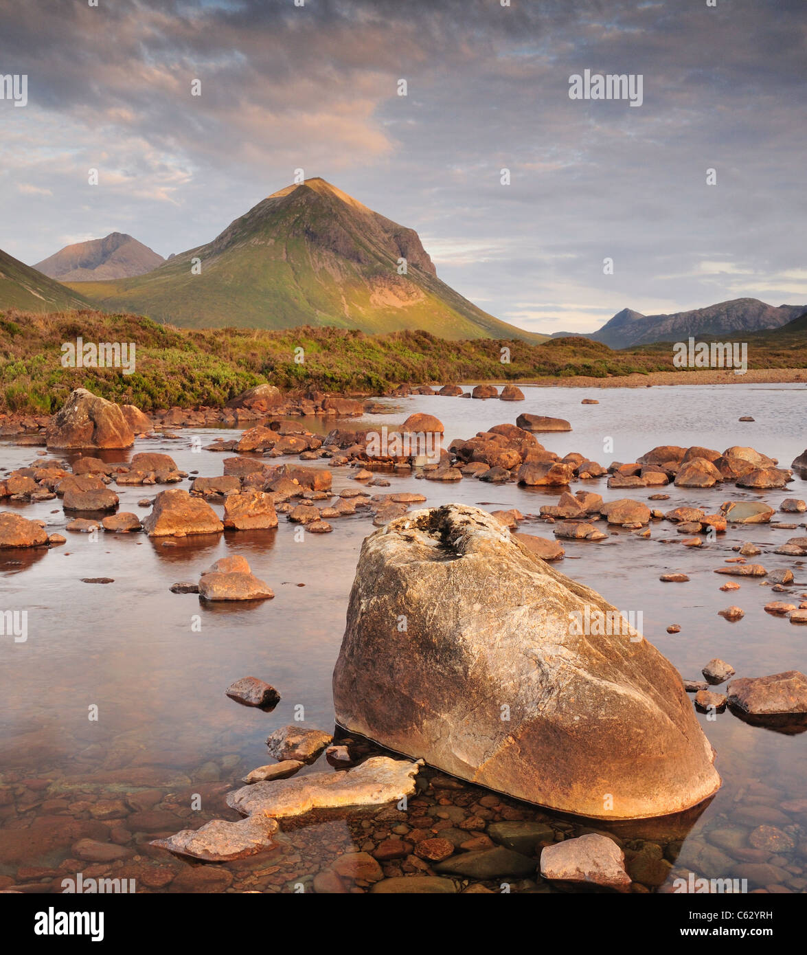 Rocks in the River Sligachan with Marsco and Garbh Bheinn in the background, Glen Sligachan, Isle of Skye, Scotland Stock Photo