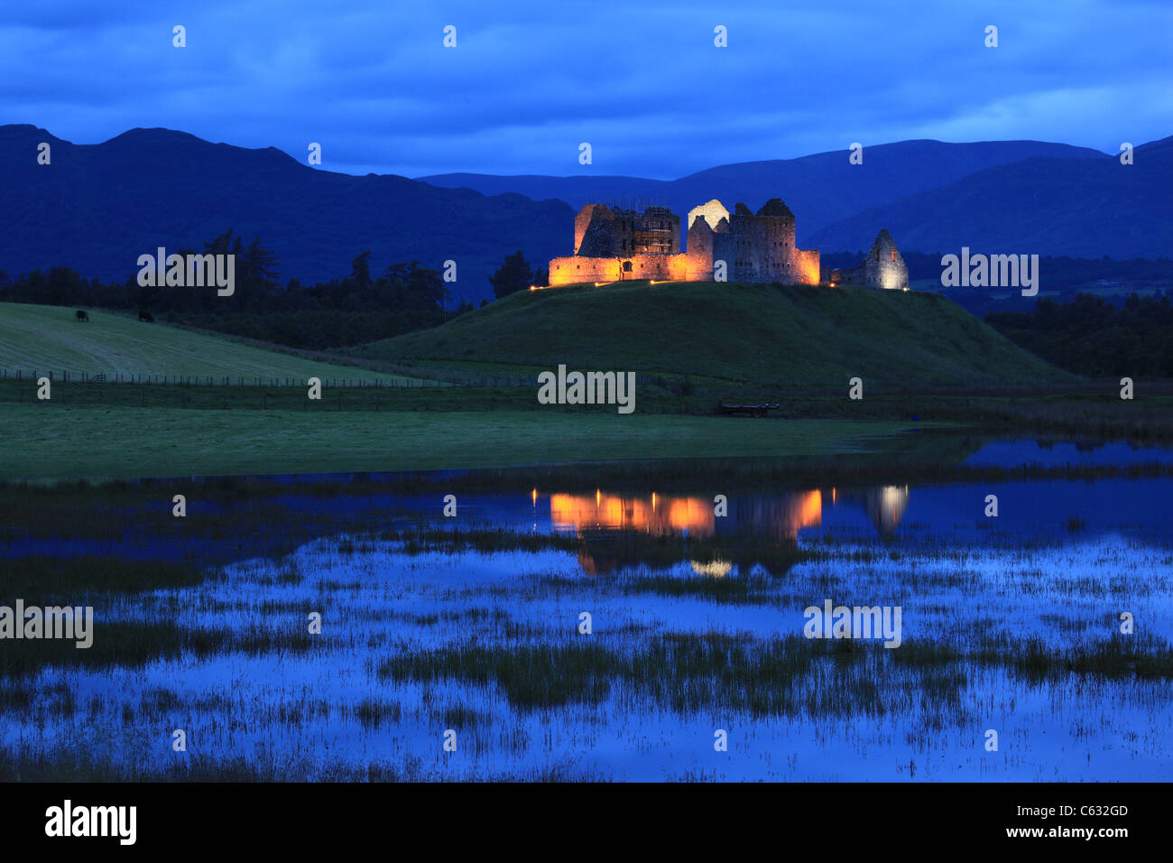18th century ruthven barracks hi-res stock photography and images - Alamy