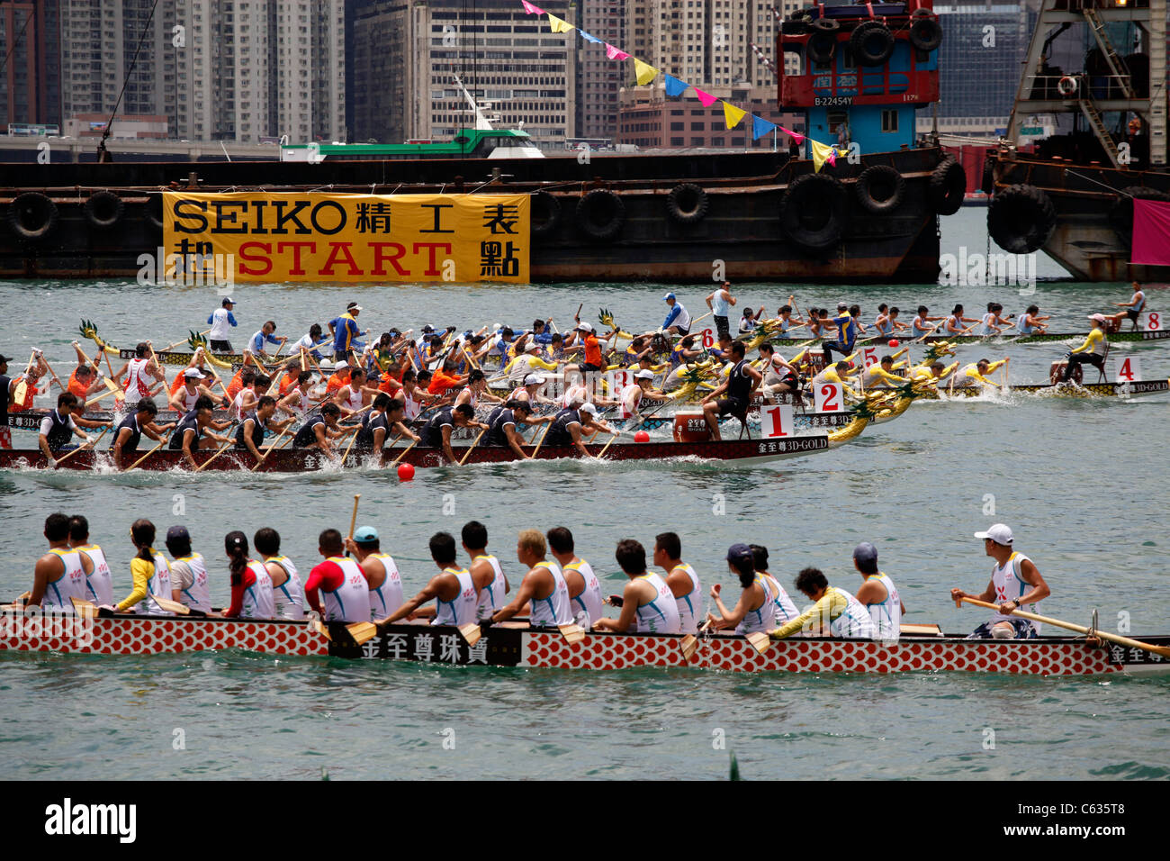 Boats Dragon Boat racing in the harbour in Hong Kong, China Stock Photo