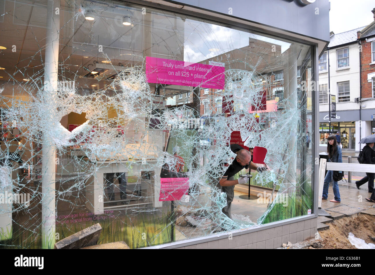 T Mobile shop Wood Green looted London Riots London 2011 Stock Photo