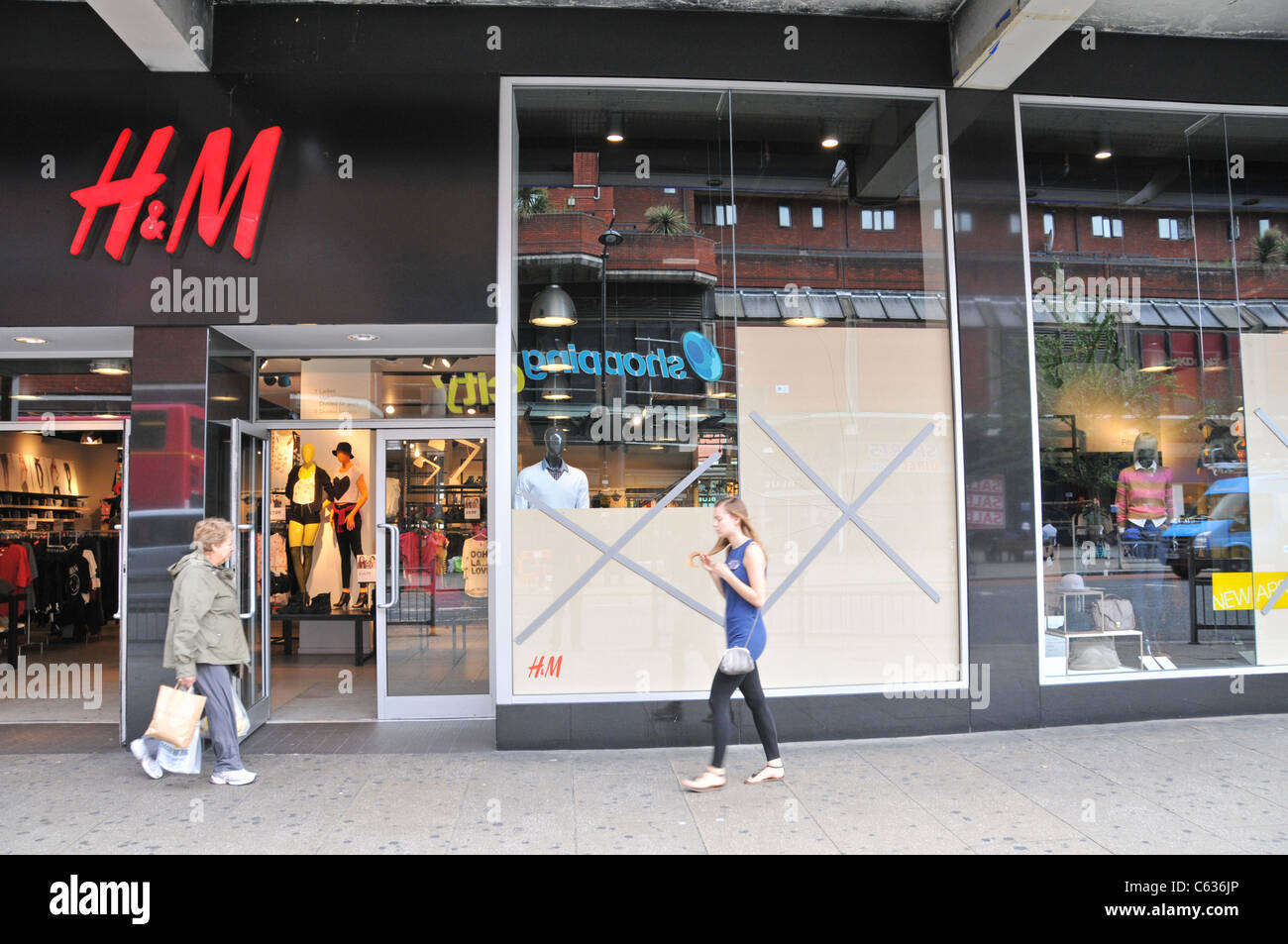 H&M clothes fashion store Wood Green London Riots looted shops boarded ...