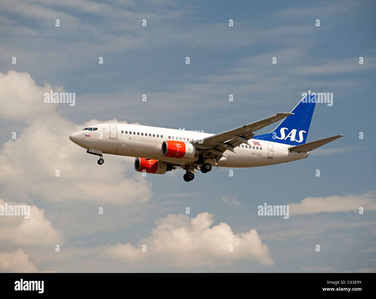 Scandinavian Airlines - SAS Boeing 737-705 approaching London Heathrow.  SCO 7573 Stock Photo