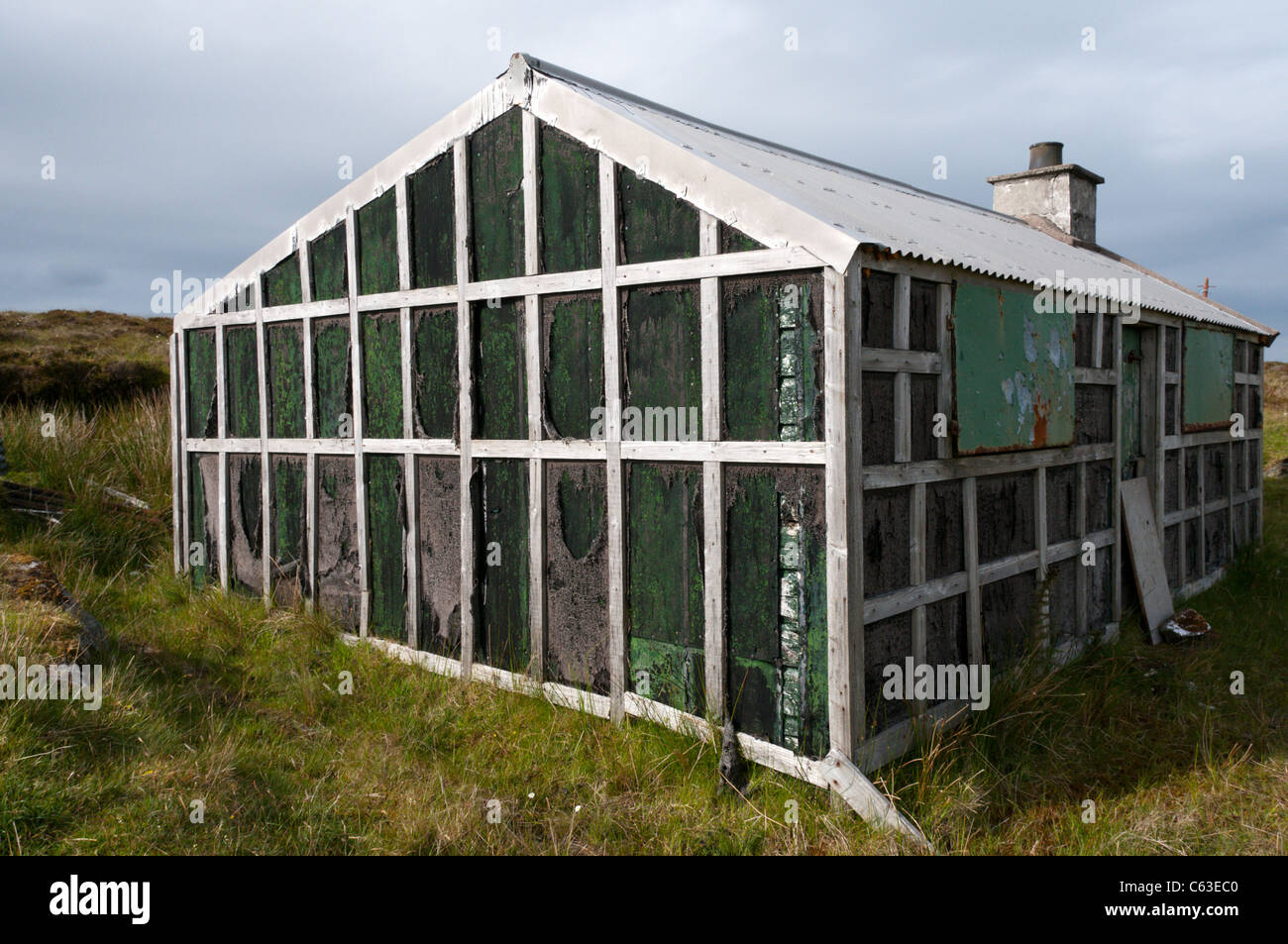 An old shieling on the peatbeds near the Pentland Road in the north of the Isle of Lewis, Outer Hebrides Stock Photo