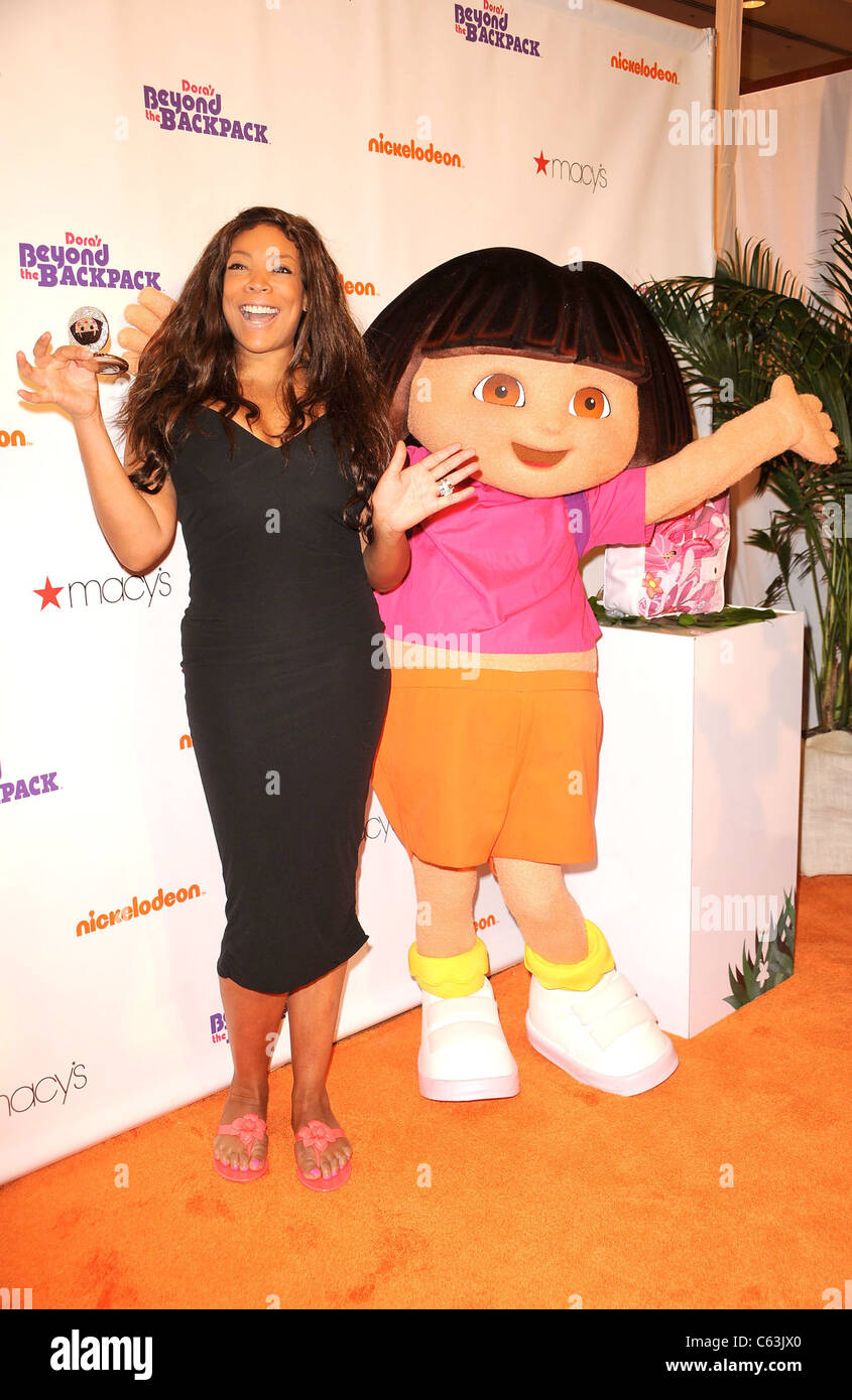 Dora the explorer hi-res stock photography and images - Alamy